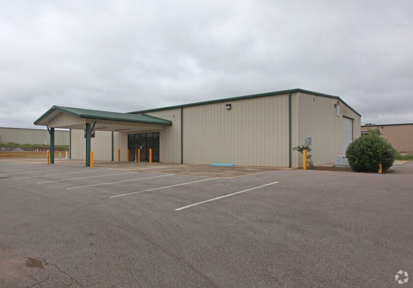 More Photos Of 111 Spacegate Dr, Huntsville Warehouse For Sale