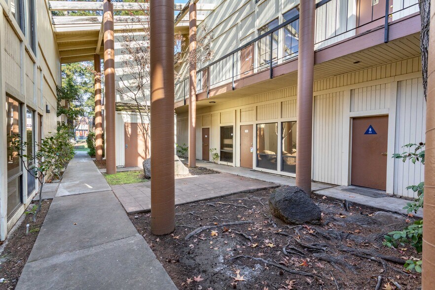 More Photos Of 2848 Arden Way, Sacramento Office For Lease