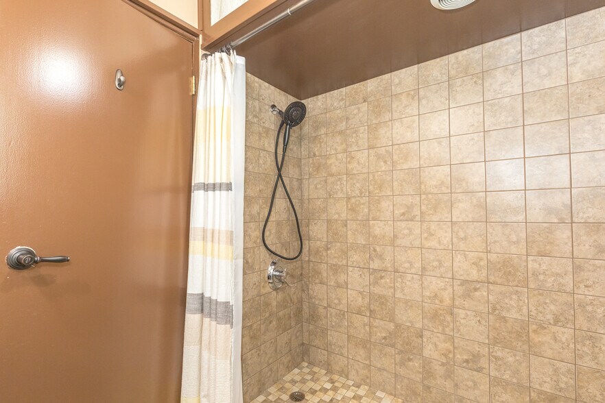 More Photos Of 131 Copenhaver St, Marion Shelter For Sale