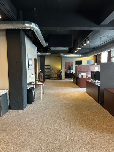 More Photos Of 407 Broad St, Chattanooga General Retail For Lease