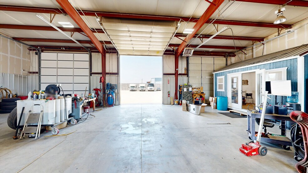 More Photos Of 1695 Electric Ave, Springdale Warehouse For Lease