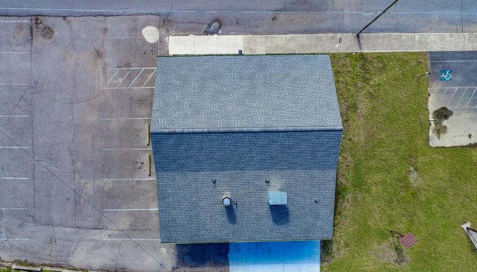 More Photos Of 386 E Main St, Newport Office For Lease