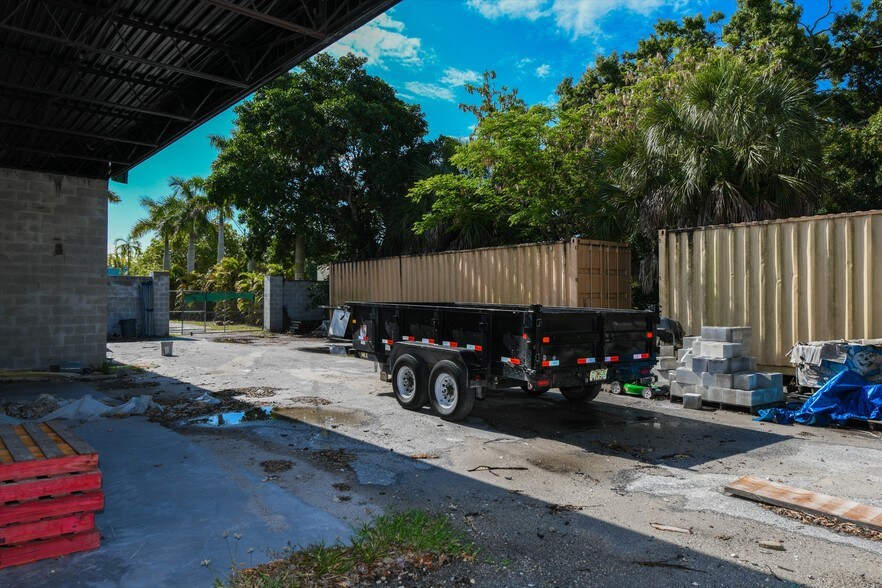 More Photos Of 575 N Washington Blvd, Sarasota Freestanding For Sale