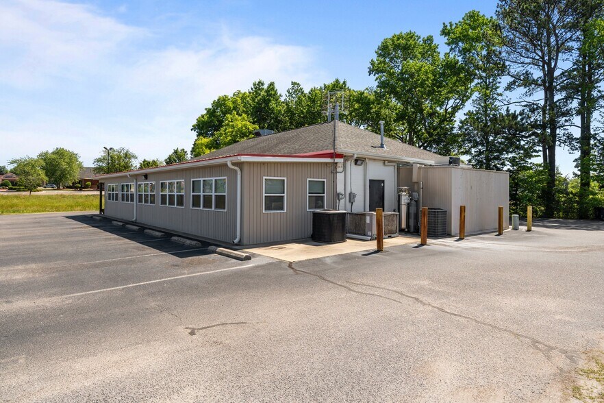 More Photos Of 120 Bank St, Sanford Restaurant For Sale