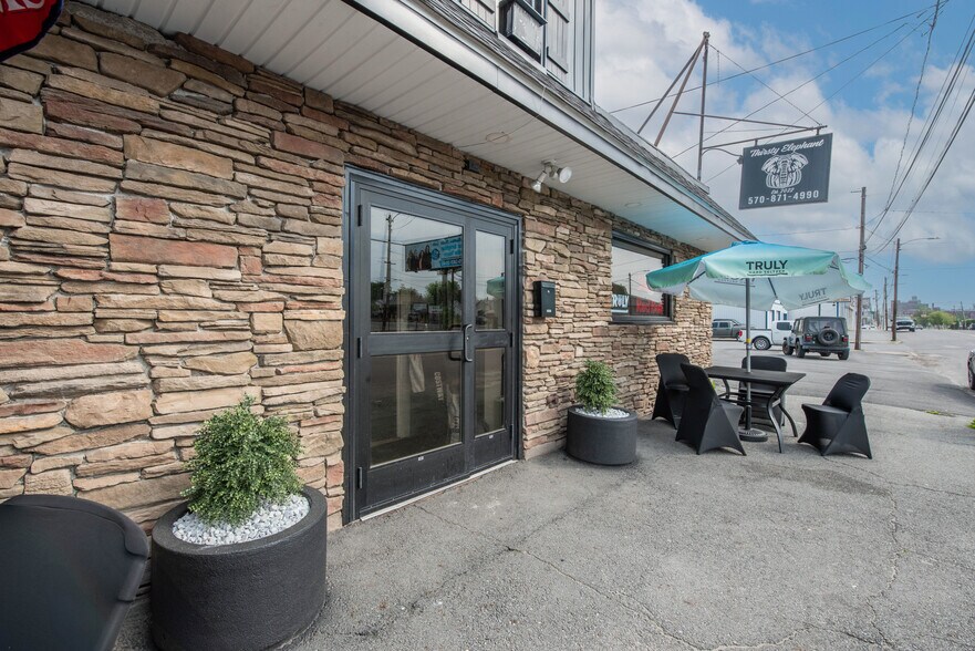 More Photos Of 932 Wyoming Ave, Scranton Bar For Sale