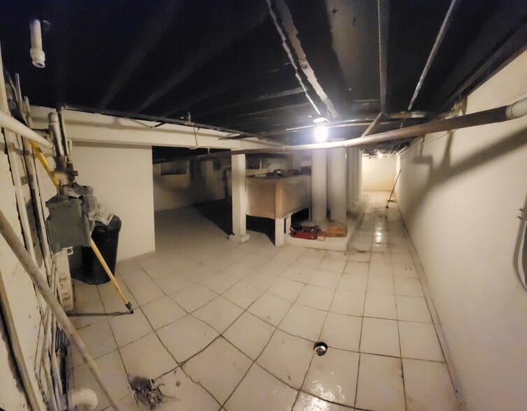 More Photos Of 2556 W Lawrence Ave, Chicago General Retail For Lease