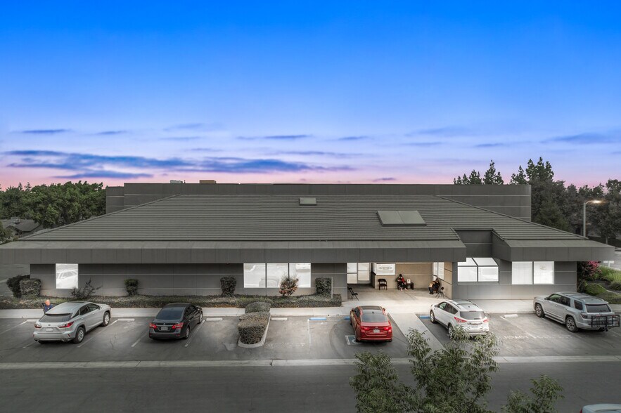 More Photos Of 137 S Aspen Ct, Visalia Office For Sale