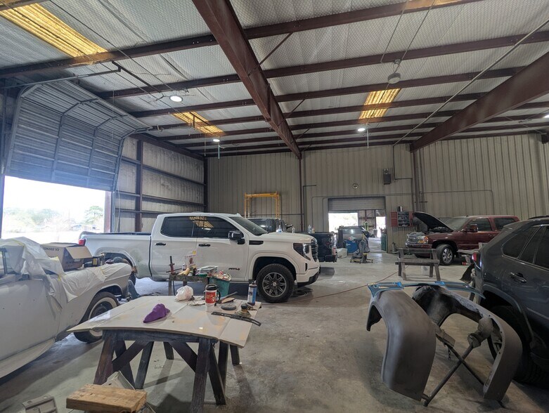 More Photos Of 5320 W Parkway St, Groves Industrial For Sale