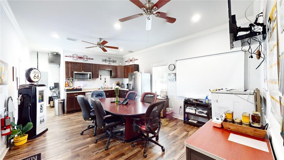 More Photos Of 209 E Badcock Blvd, Mulberry Office Residential For Lease