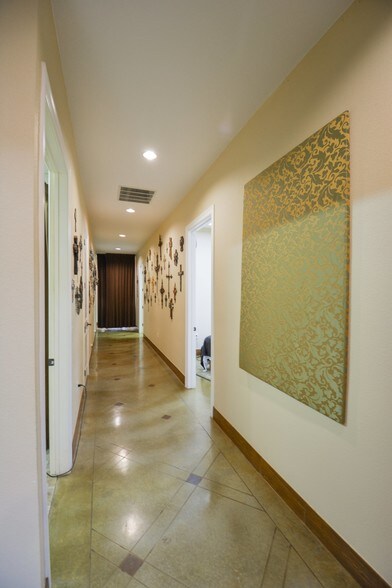 More Photos Of 2320 Airport Rd, Temple Storefront Retail Office For Lease