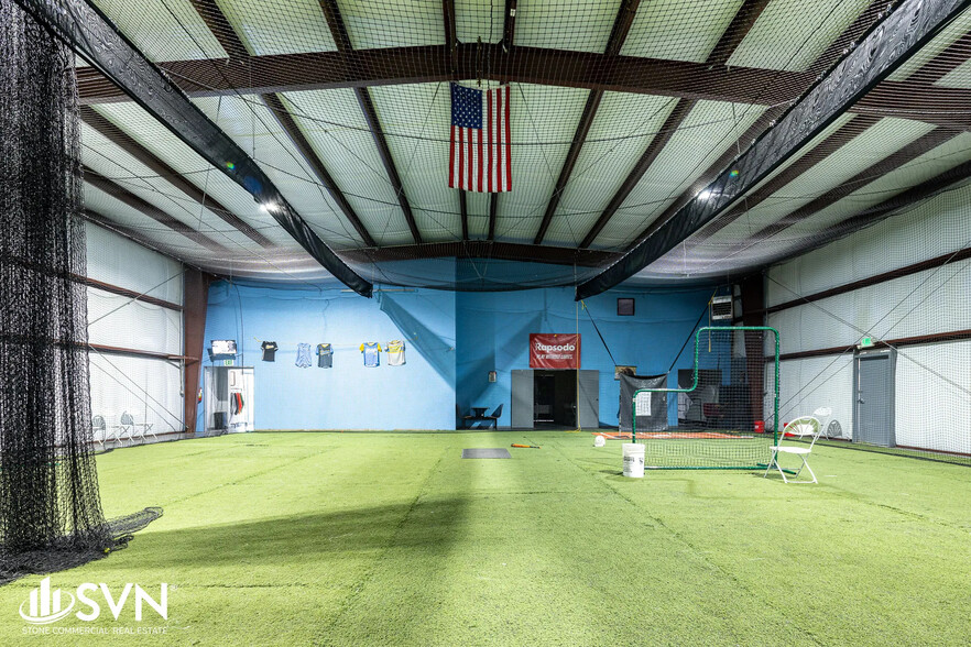 More Photos Of 106 W Meigs Ln, Junction City Light Distribution For Sale