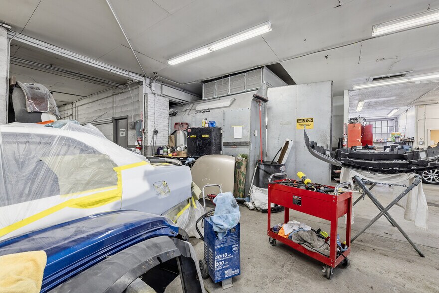 More Photos Of 20 Woodland St, Methuen Auto Repair For Sale