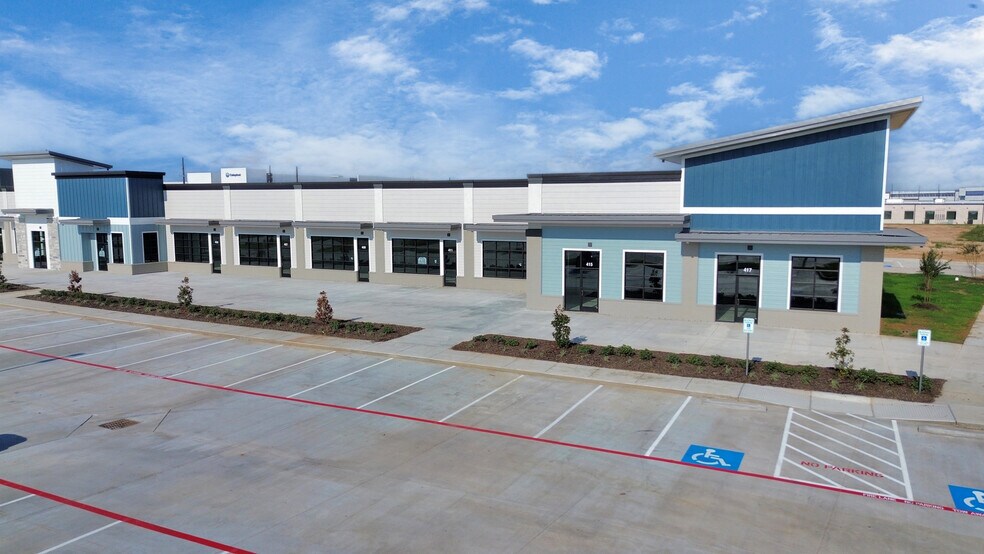 More Photos Of 30625 Kingsland Blvd, Brookshire Storefront For Lease
