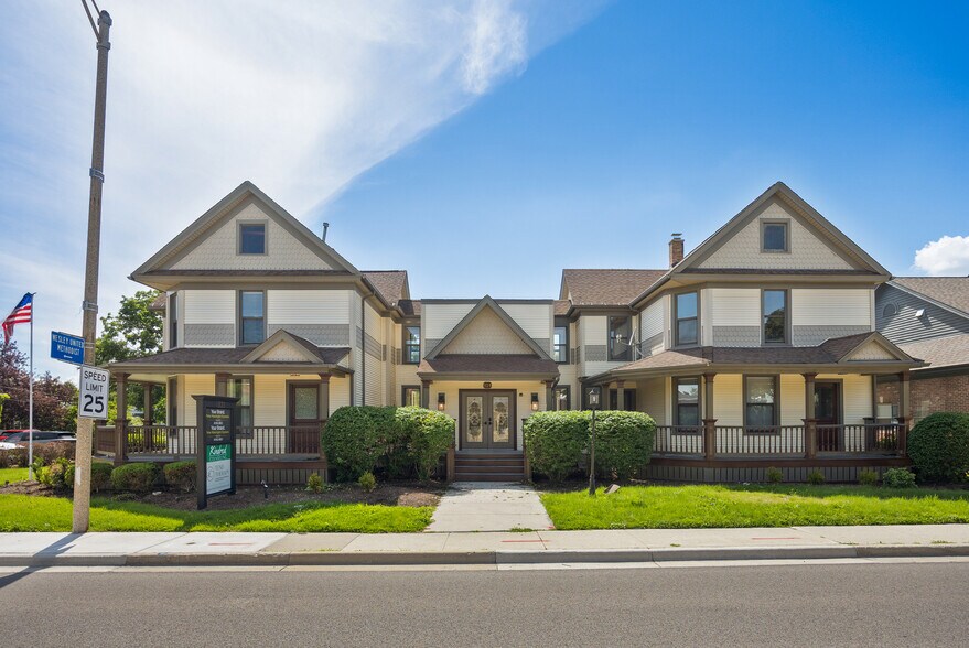 Primary Photo Of 121 N Washington St, Naperville Medical For Lease