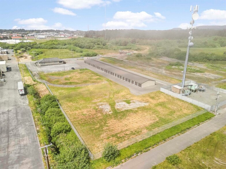 More Photos Of 1621 5th St, Crescent City Self Storage For Sale