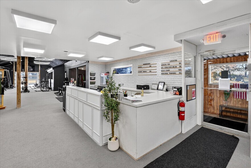 More Photos Of 102 Ausable State Rd, Bay City Freestanding For Sale