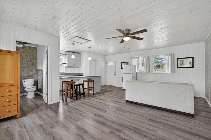 More Photos Of 48 - 50 Horseshoe Lake, Kauneonga Lake Apartments For Sale