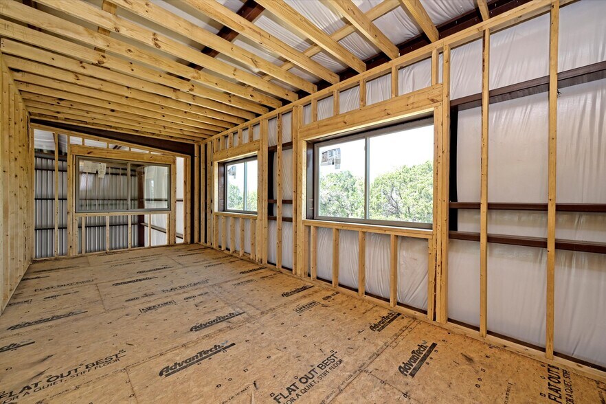 More Photos Of 10020 Darden Hill Rd, Austin Light Distribution For Lease