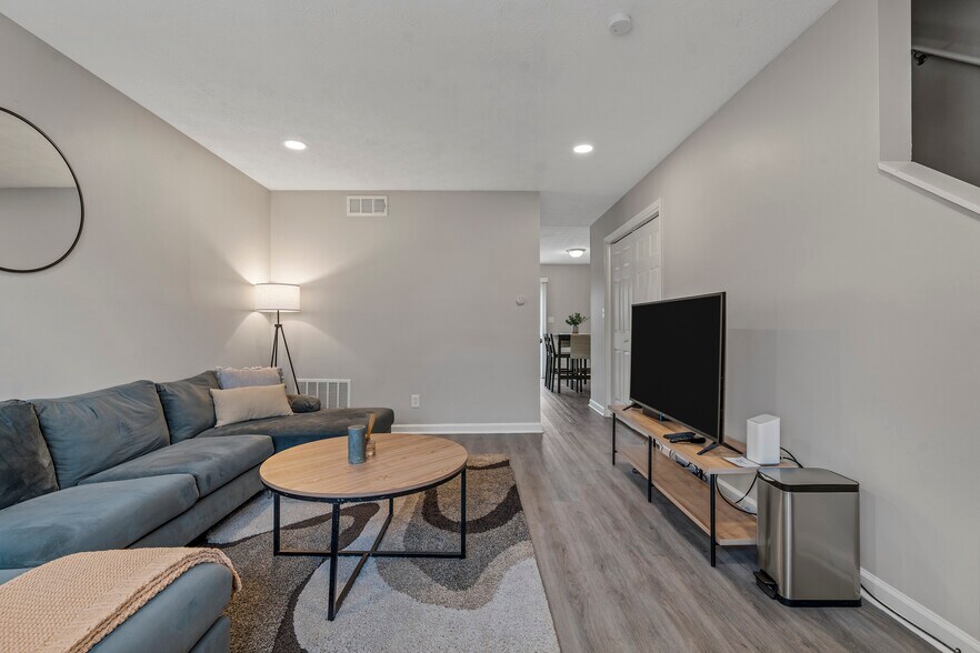 More Photos Of 1749 Hawthorne Ave, College Park Apartments For Sale