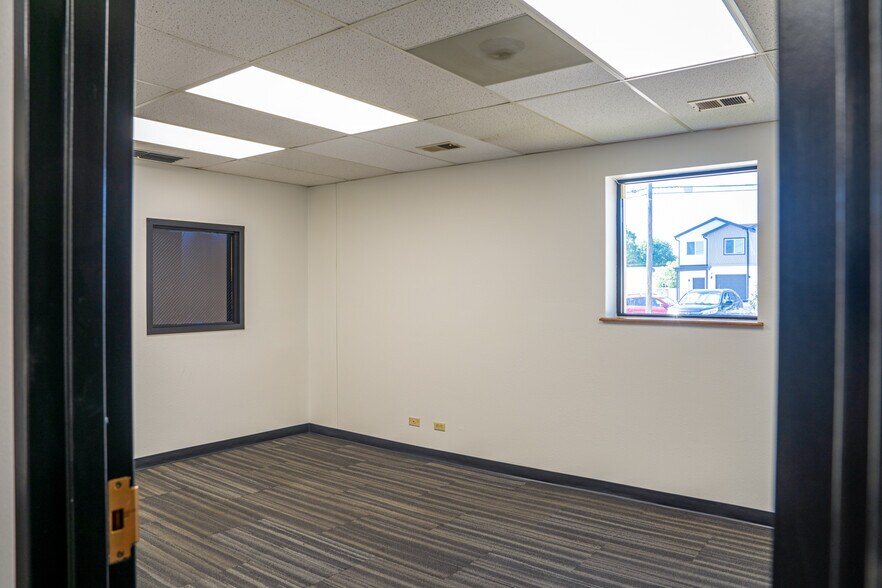 More Photos Of 2737 W 2nd Ave, Denver Warehouse For Lease