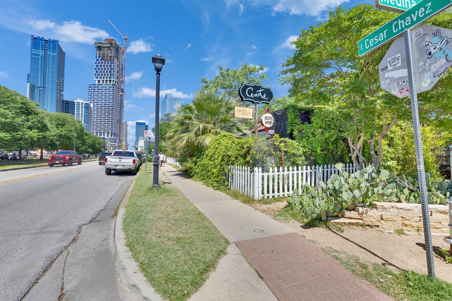 More Photos Of 1006 E Cesar Chavez St, Austin Office Residential For Sale