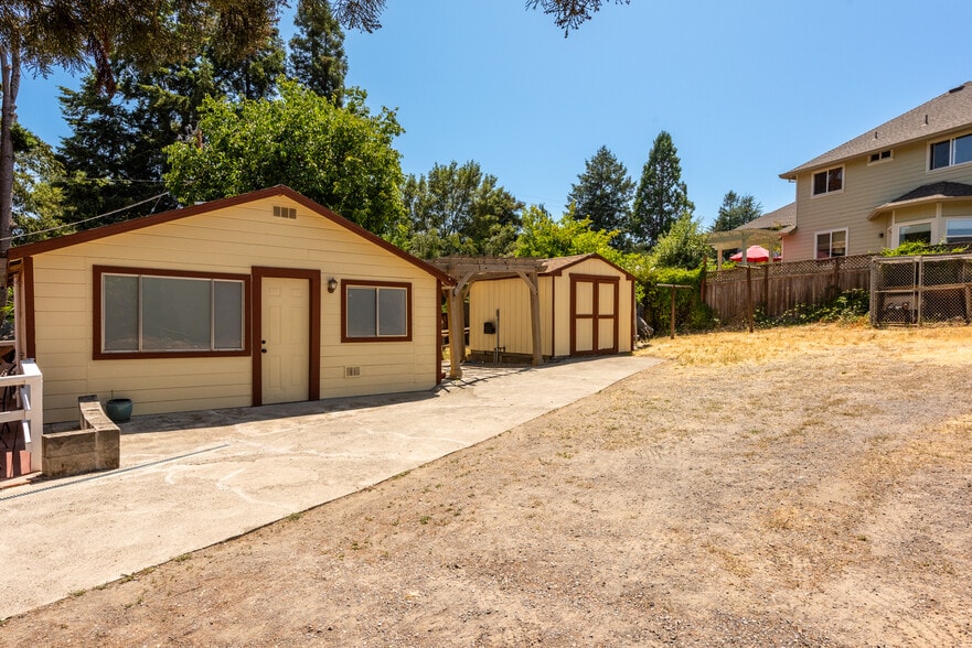 More Photos Of 604 Live Oak Ave, Sebastopol Assisted Living For Sale