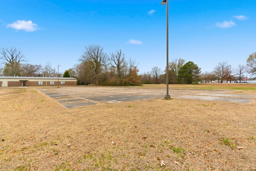 More Photos Of 718 N Martin St, East Prairie Office For Sale