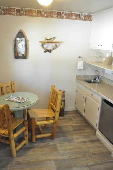 More Photos Of 16123 Sierra Way, Kernville Hotel For Sale