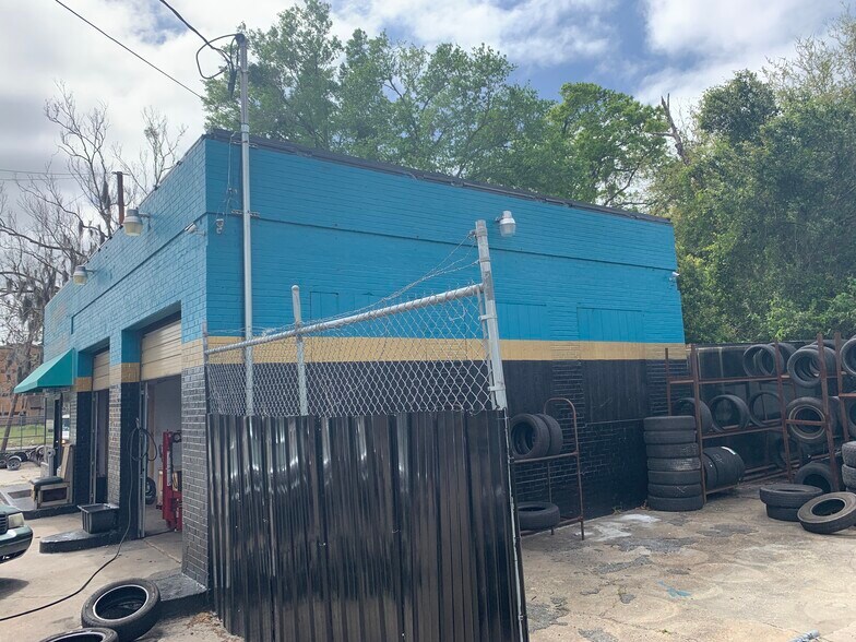 More Photos Of 5106 N Main St, Jacksonville Service Station For Sale