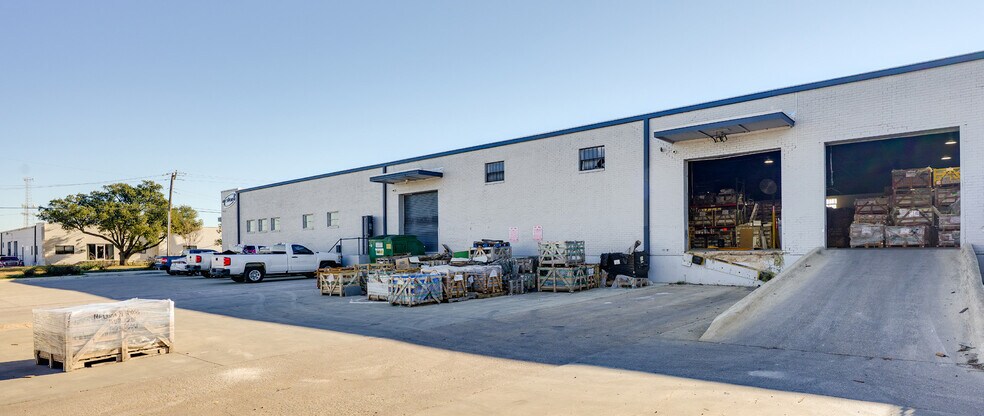 More Photos Of 8821 Directors Row, Dallas Warehouse For Sale