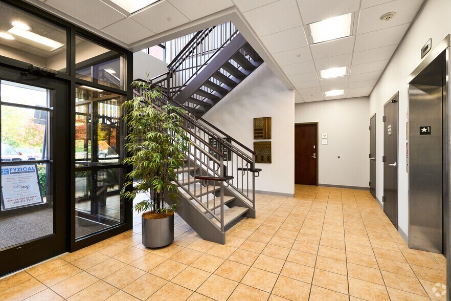 More Photos Of 1050 Key Pky, Frederick Medical For Lease