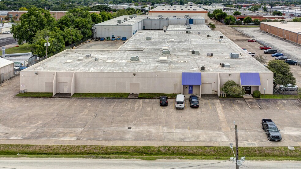 More Photos Of 5233-5235 Glenmont Dr, Houston Warehouse For Lease