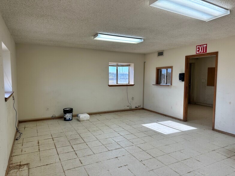 More Photos Of 2222 S Interstate 35, Pearsall Warehouse For Sale