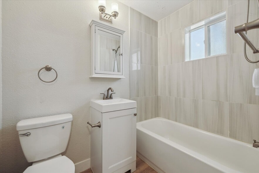 More Photos Of 1923 Dallas St, Aurora Apartments For Sale