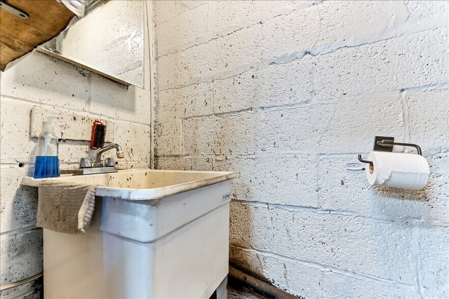 More Photos Of 603 Greenway Ave, Darby Auto Repair For Sale