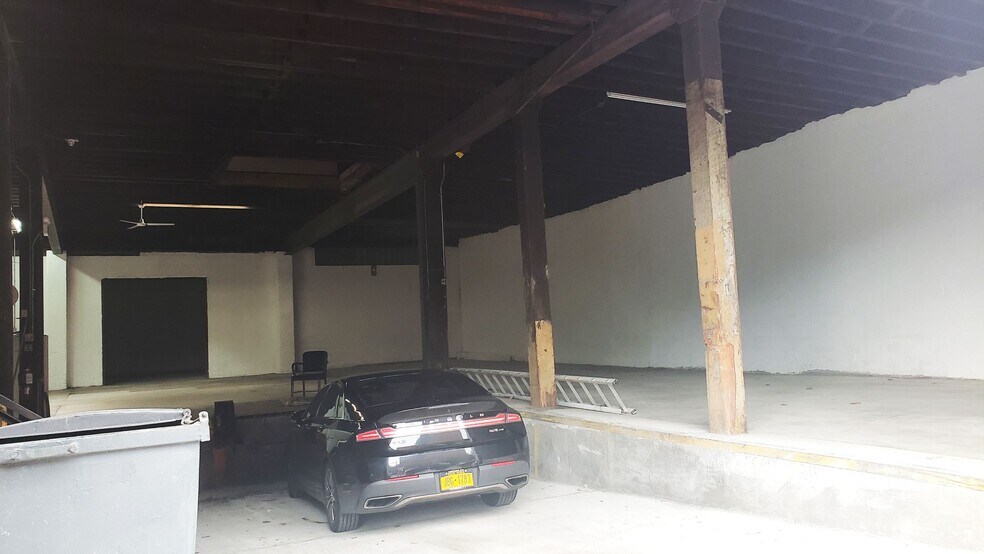 More Photos Of 242 Richardson St, Brooklyn Warehouse For Lease