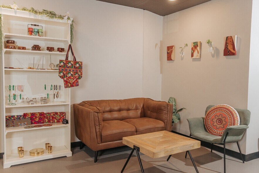 More Photos Of 1028 Shelby St, Indianapolis General Retail For Lease