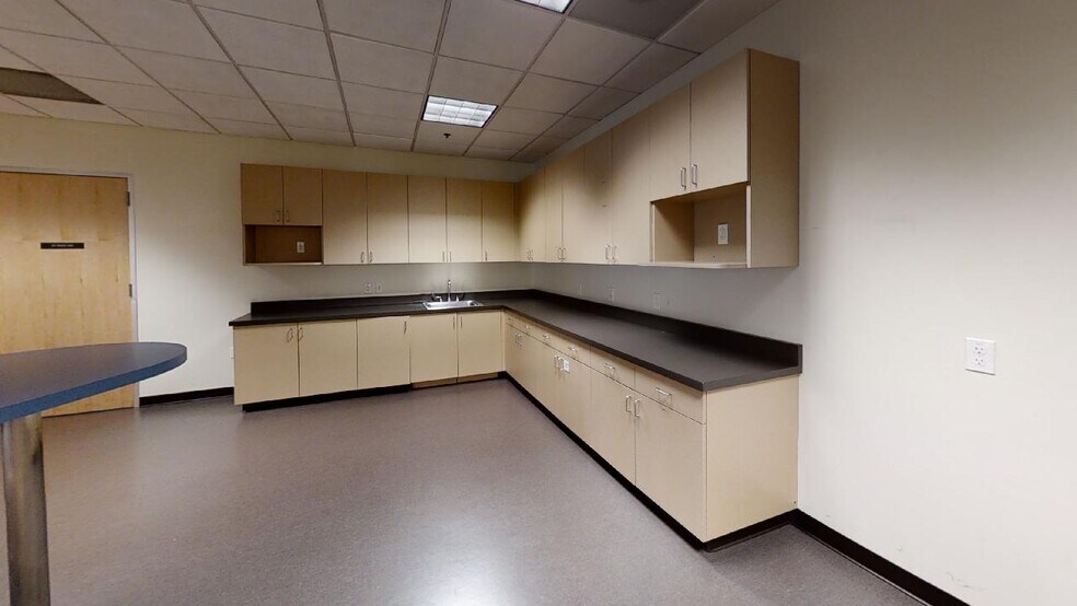 More Photos Of 351 Elliott Ave W, Seattle Unknown For Lease