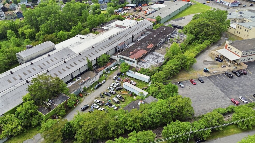 More Photos Of 470 Niagara Pky, North Tonawanda Manufacturing For Sale
