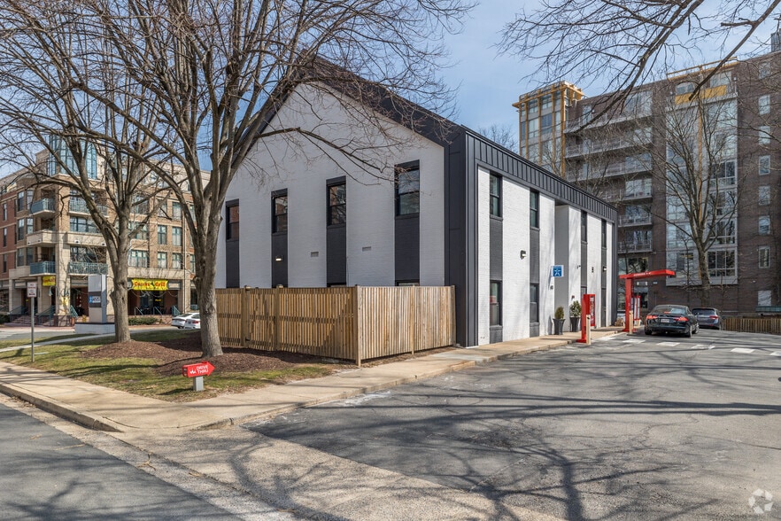 More Photos Of 603 W Broad St, Falls Church Storefront Retail Office For Lease