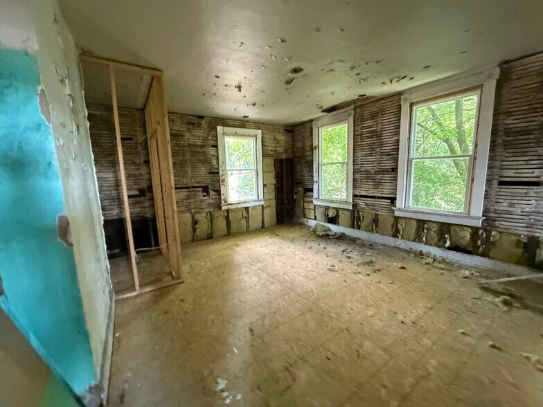 More Photos Of 2450 River Rd, Cincinnati Multifamily For Sale