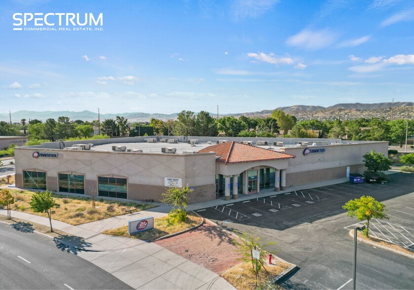 More Photos Of 1335 Rancho Vista Blvd, Palmdale Freestanding For Lease