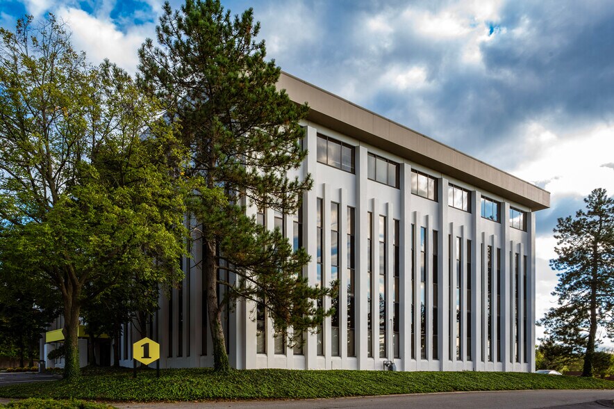 More Photos Of 4000 Executive Park Dr, Cincinnati Unknown For Lease