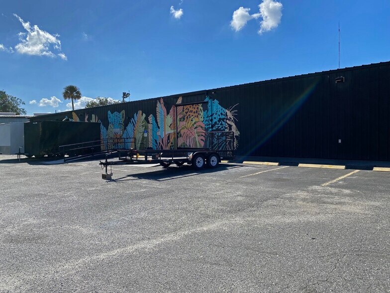 More Photos Of 1730 E Duval St, Jacksonville Showroom For Lease