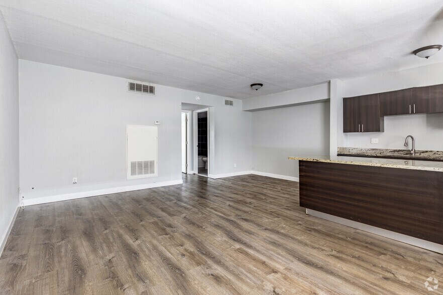 More Photos Of 2025 Rogers St, Clearwater Apartments For Sale