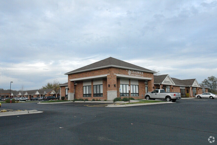 More Photos Of 820 E Terra Cotta Ave, Crystal Lake Office For Sale