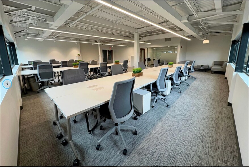 More Photos Of 100 Summit Dr, Burlington Coworking Space