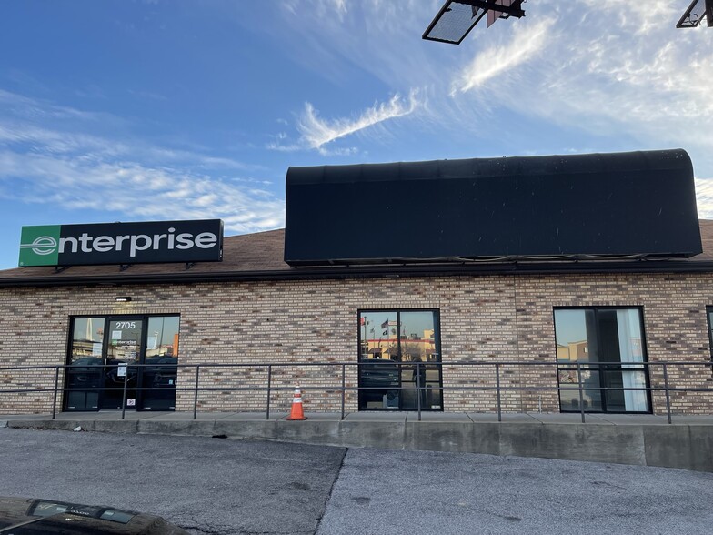 More Photos Of 2705 W Deyoung St, Marion Storefront Retail Office For Lease