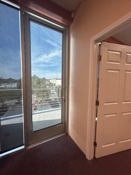 More Photos Of 28294-28310 Constellation Rd, Valencia Light Distribution For Sale