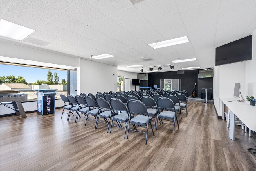 More Photos Of 6640 Redwood Dr, Rohnert Park Office For Sale